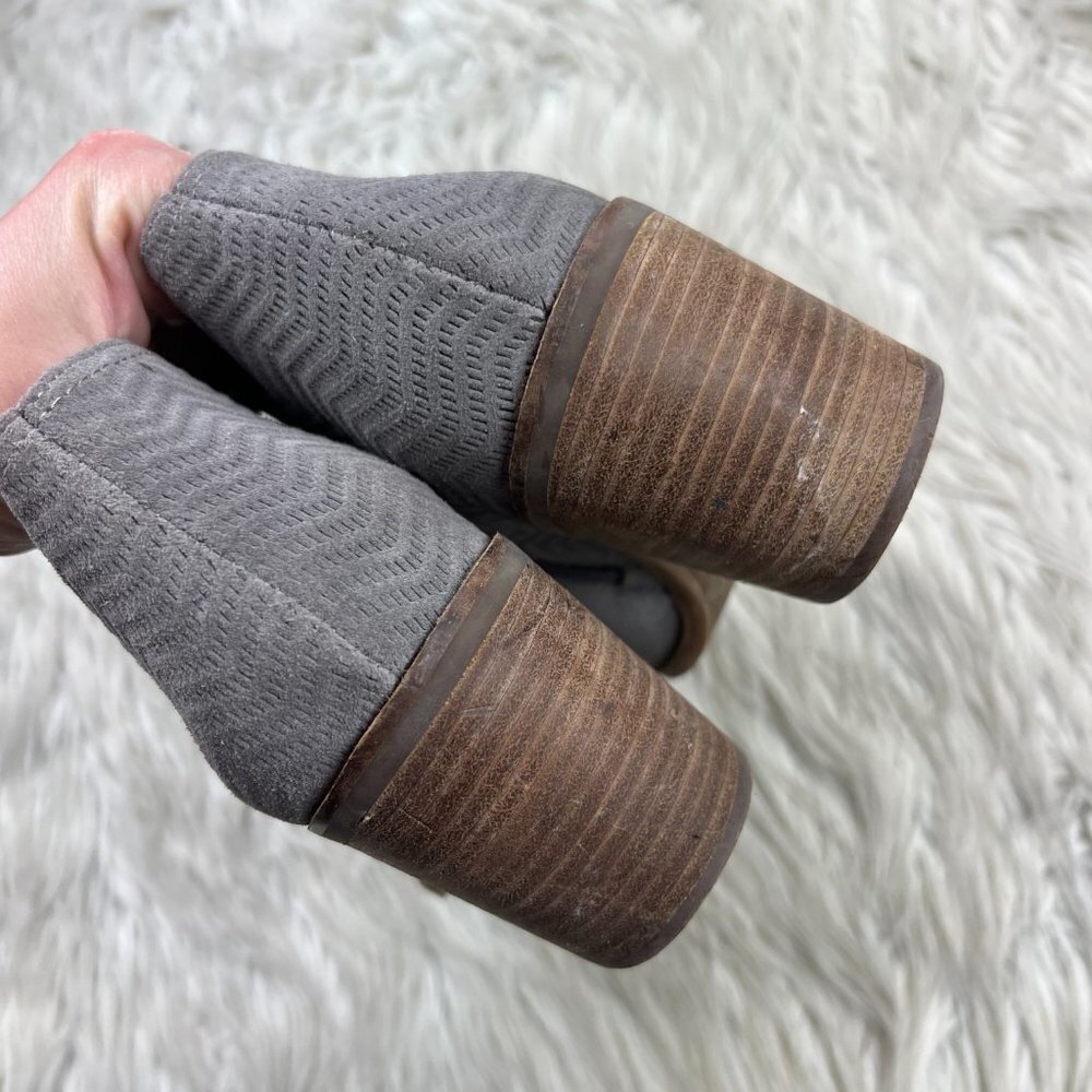 Lucky Brand Women's Gray Suede Pickla Booties - Picture 7 of 9